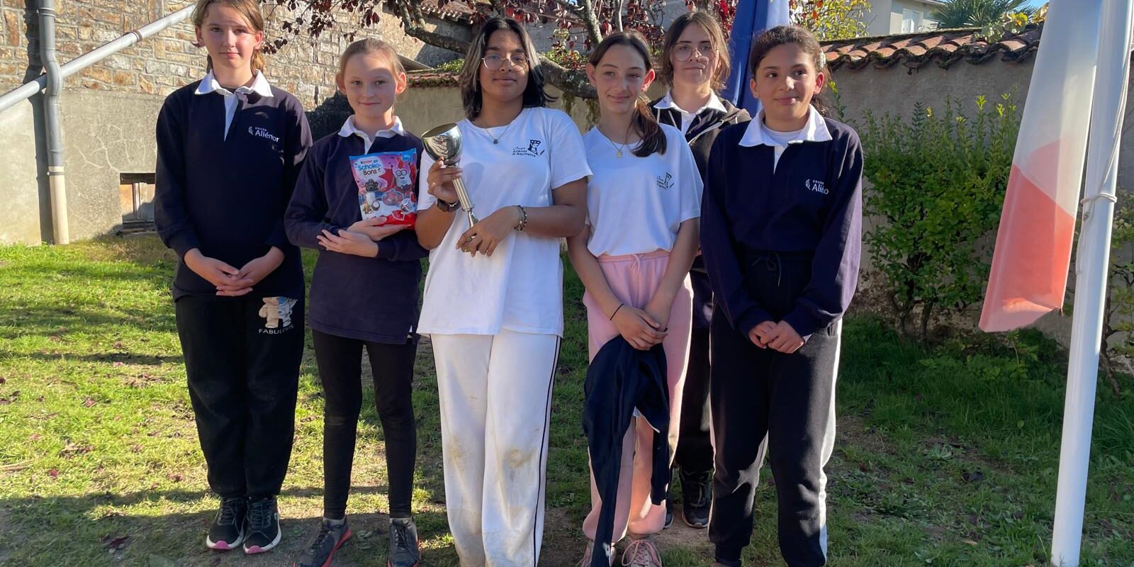 Course d’orientation en équipe avant les vacances de la Toussaint ! Course d’orientation en équipe avant les vacances de la Toussaint !